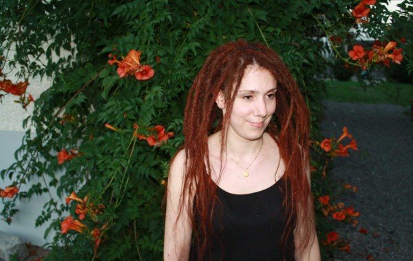 Neue lange rote Dreadlocks